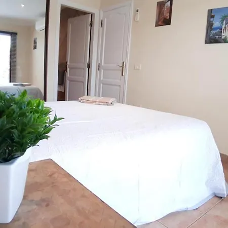 Διαμέρισμα 2 Bedroom Club La Mar Apartment 5 Min To The Beach *